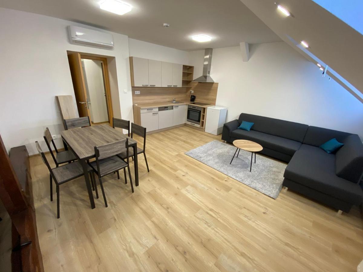 No. 34 Appartement Hradec Králové Buitenkant foto